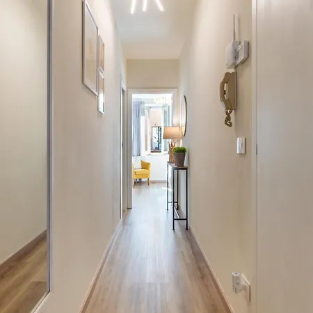 Апартаменты Sunlit Heaven *