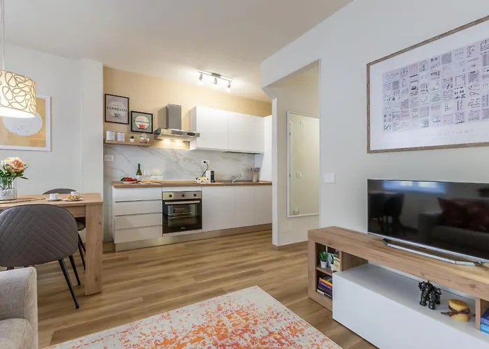 Διαμέρισμα Sunlit Heaven *